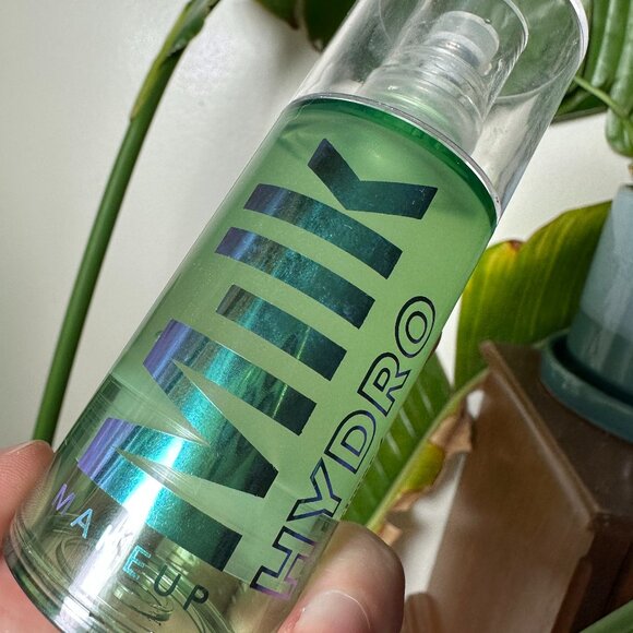 MILK MAKEUP Hydro Grip Hydrating Makeup Primer with Hyaluronic Acid +Niacinamide - Picture 2 of 4